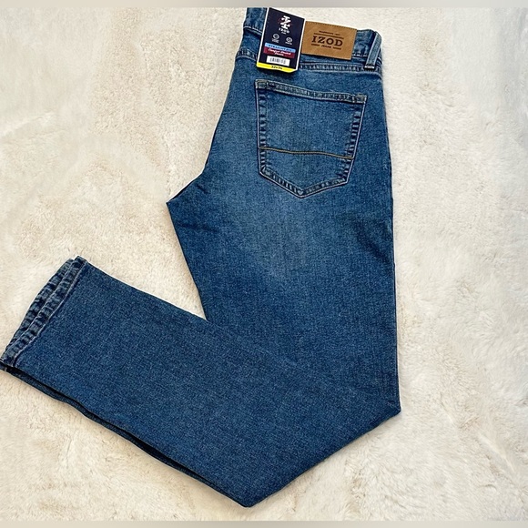 IZOD Men’s Straight Fit Comfort Stretch Jeans - Picture 12 of 13